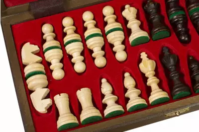 Drewniana kasetka szachowa z wkładką (35 x 35 cm), pole 35 x 35 mm